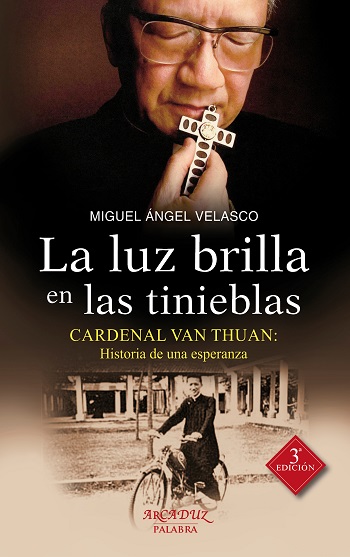 La luz brilla en las tinieblas. Cardenal Van Thuan. Historia de una esperanza